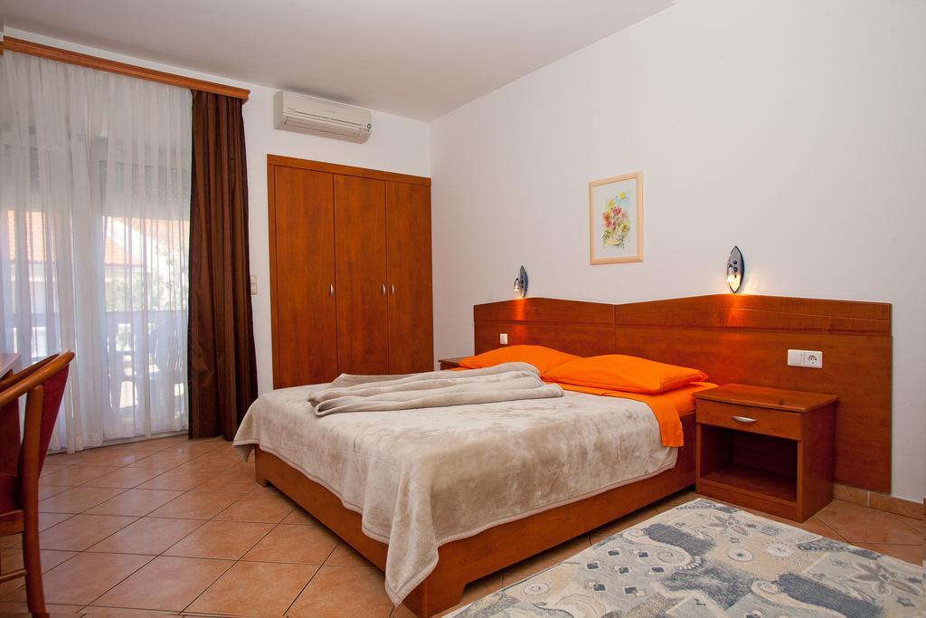 Guesthouse Villa Adria Malinska Exterior foto