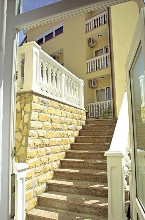 Guesthouse Villa Adria Malinska Exterior foto