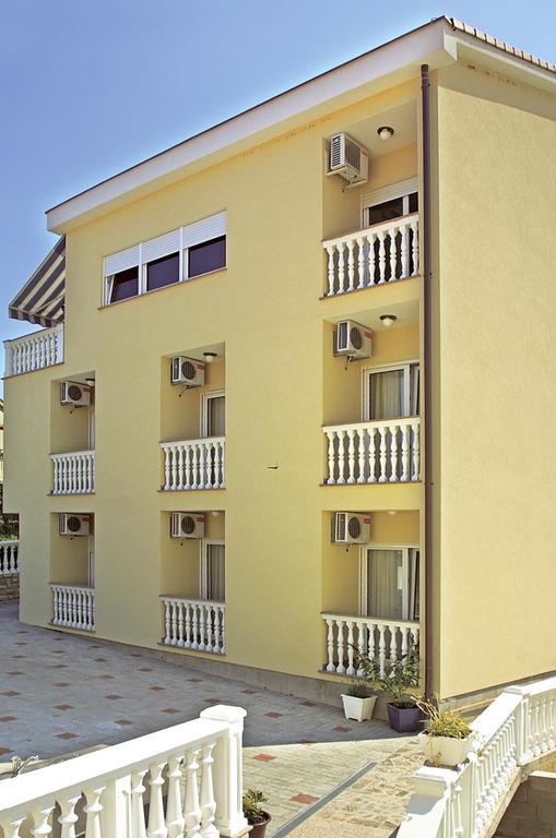 Guesthouse Villa Adria Malinska Exterior foto