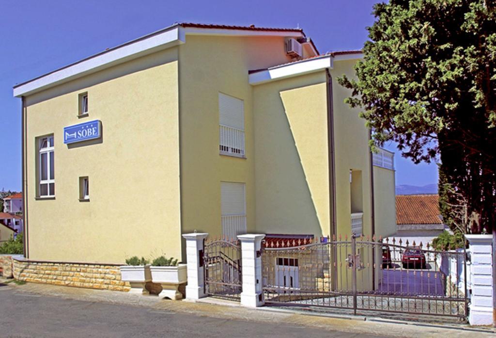 Guesthouse Villa Adria Malinska Exterior foto