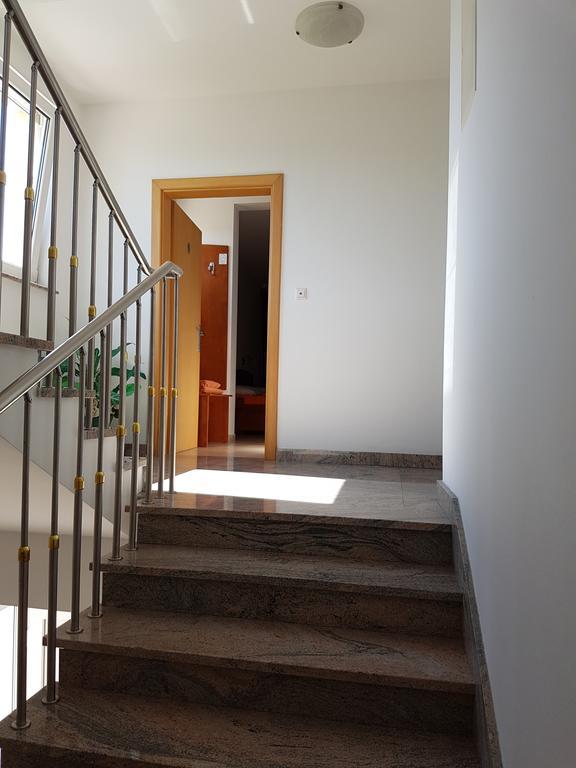 Guesthouse Villa Adria Malinska Exterior foto