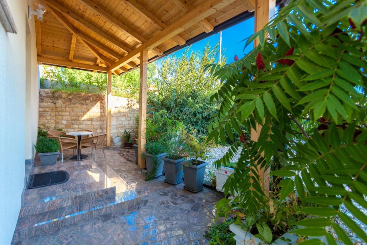 Guesthouse Villa Adria Malinska Exterior foto